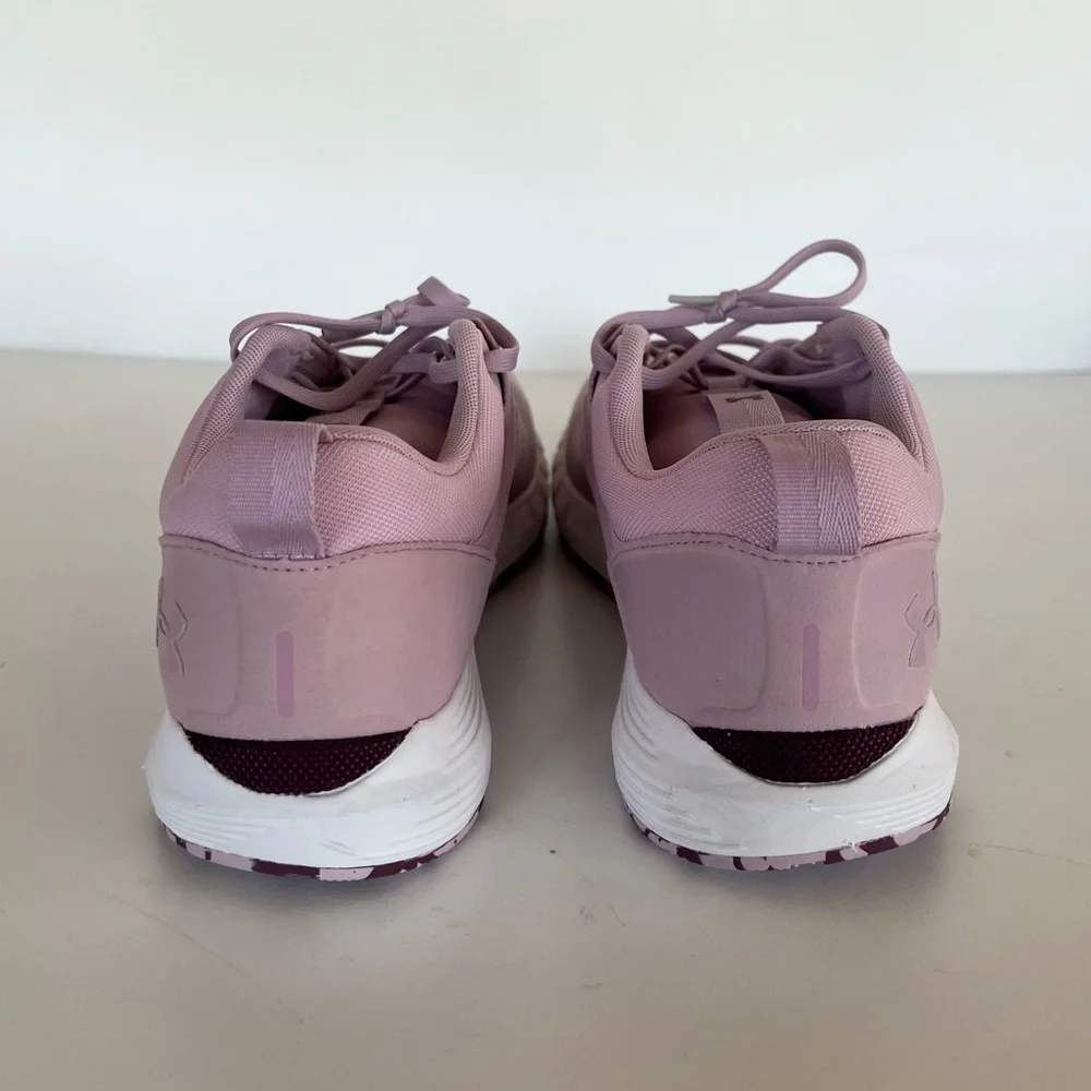 Under Armour Women’s HOVR CTW Sportstyle Sneaker in Light Pink, size 10
